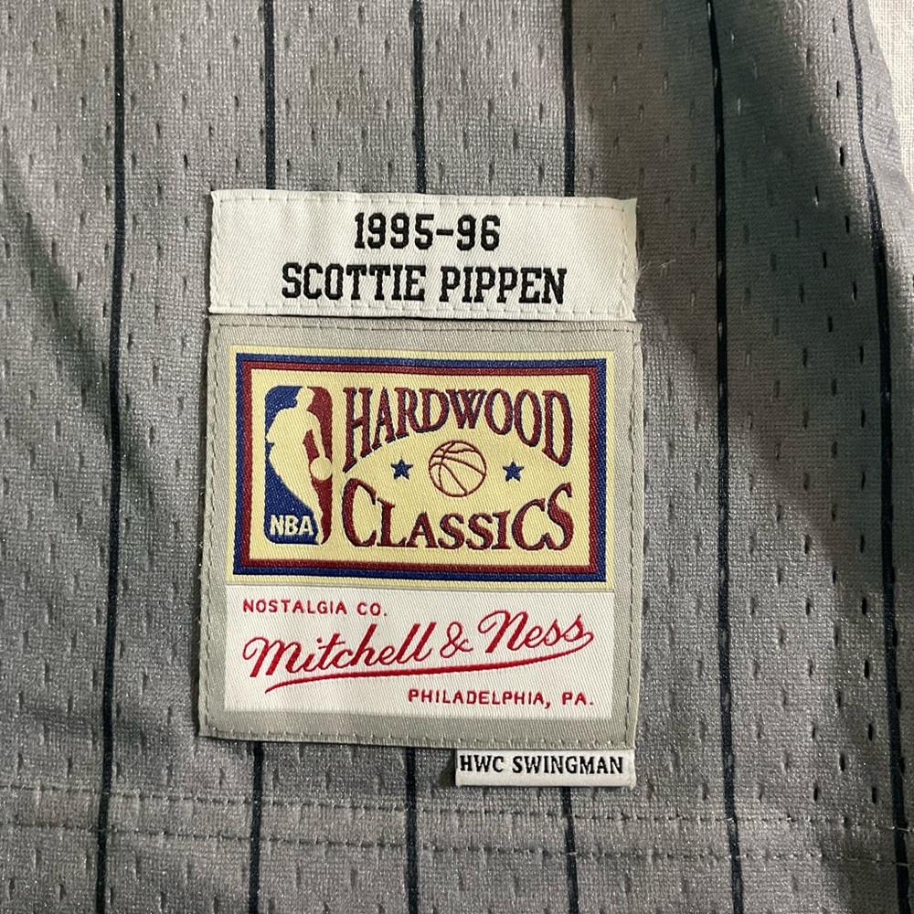 Mitchell & Ness Scottie Pippen Jersey Mens 1995 Chicago Bulls Grey HWC Swingman - Picture 14 of 14